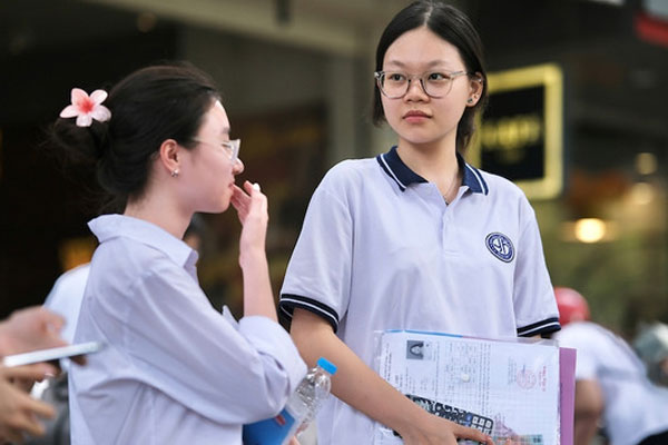 Lịch thi vào lớp 10 THPT chuyên Ngoại ngữ 2025-2