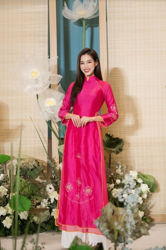 Áp dụng công thức này, Hoa hậu Đỗ Thị Hà luôn là khách mời đẹp nhất đám cưới-4