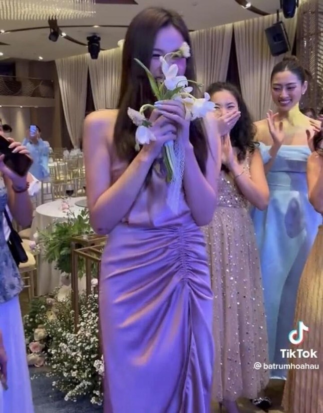 Áp dụng công thức này, Hoa hậu Đỗ Thị Hà luôn là khách mời đẹp nhất đám cưới-6