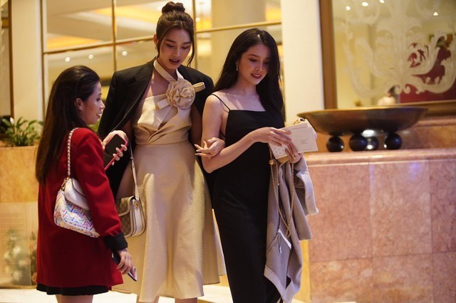 Áp dụng công thức này, Hoa hậu Đỗ Thị Hà luôn là khách mời đẹp nhất đám cưới-8