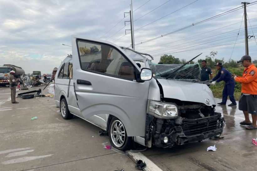 Kinh hoàng xe tải bị xé toạc” sau va chạm với xe đầu kéo, 9 người thương vong-3