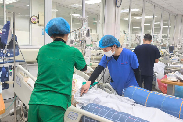 Thiếu nữ bị cảm sốt thông thường và sợ ánh sáng, gia đình đưa đi khám phát hiện nhiễm khuẩn tụ cầu vàng-1